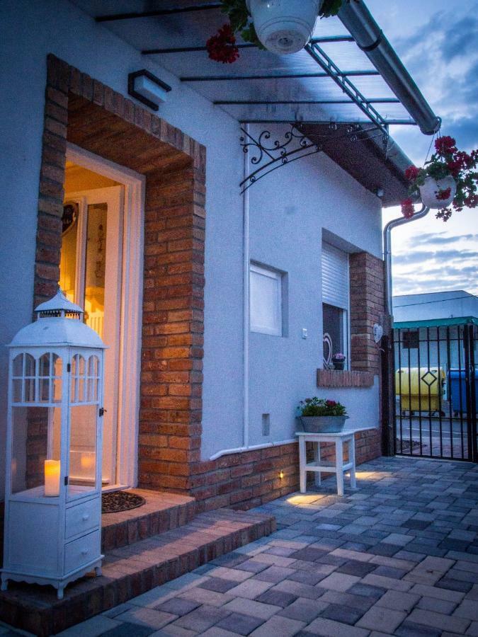 Feliz Apartman Gyula Exterior foto