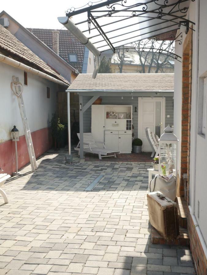 Feliz Apartman Gyula Exterior foto